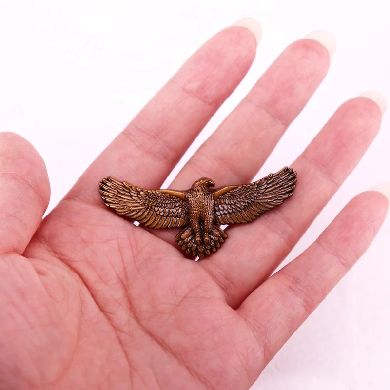 خمر النسر شارة المينا دبوس بروش المجوهرات إرسال هدية لصديق المشجعين