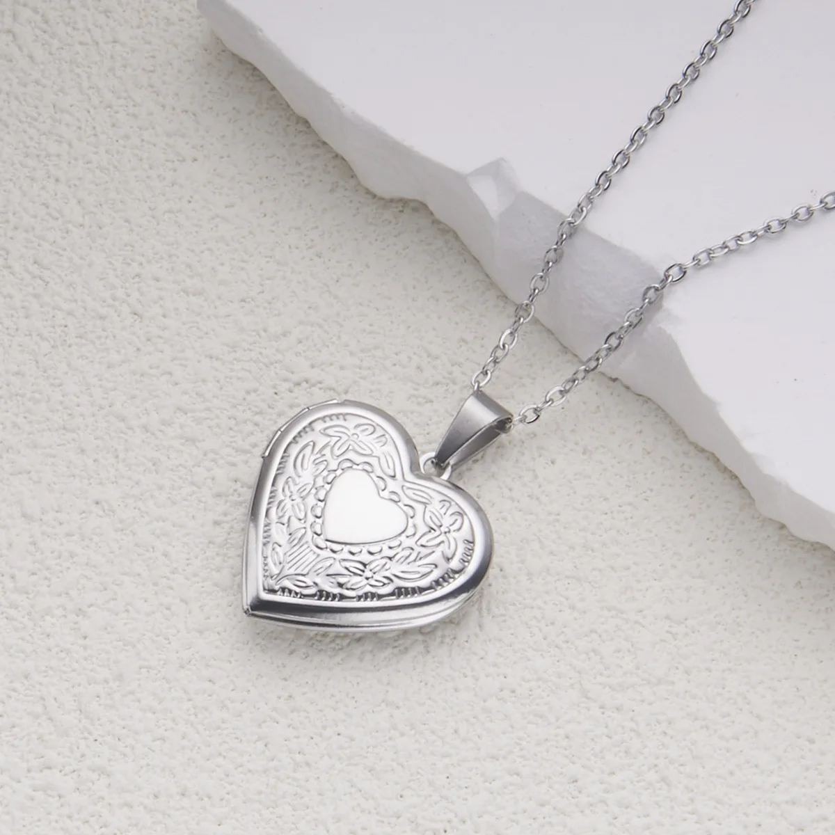 Stainless Steel Silver-gold Women's Openable Round Heart-shaped Pattern Frame Photo Box Pendant Necklace 2026 New Jewelry Gift