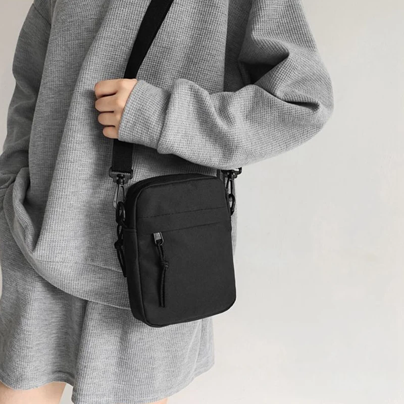 Neutral Men's and Women's Bags with Solid Color and No Patterns Are Suitable for Travel, Outings and Photo-Taking.