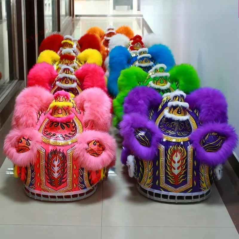 Chinese lion dance leads the southern lion to perform props, dragon and lion dance equipment