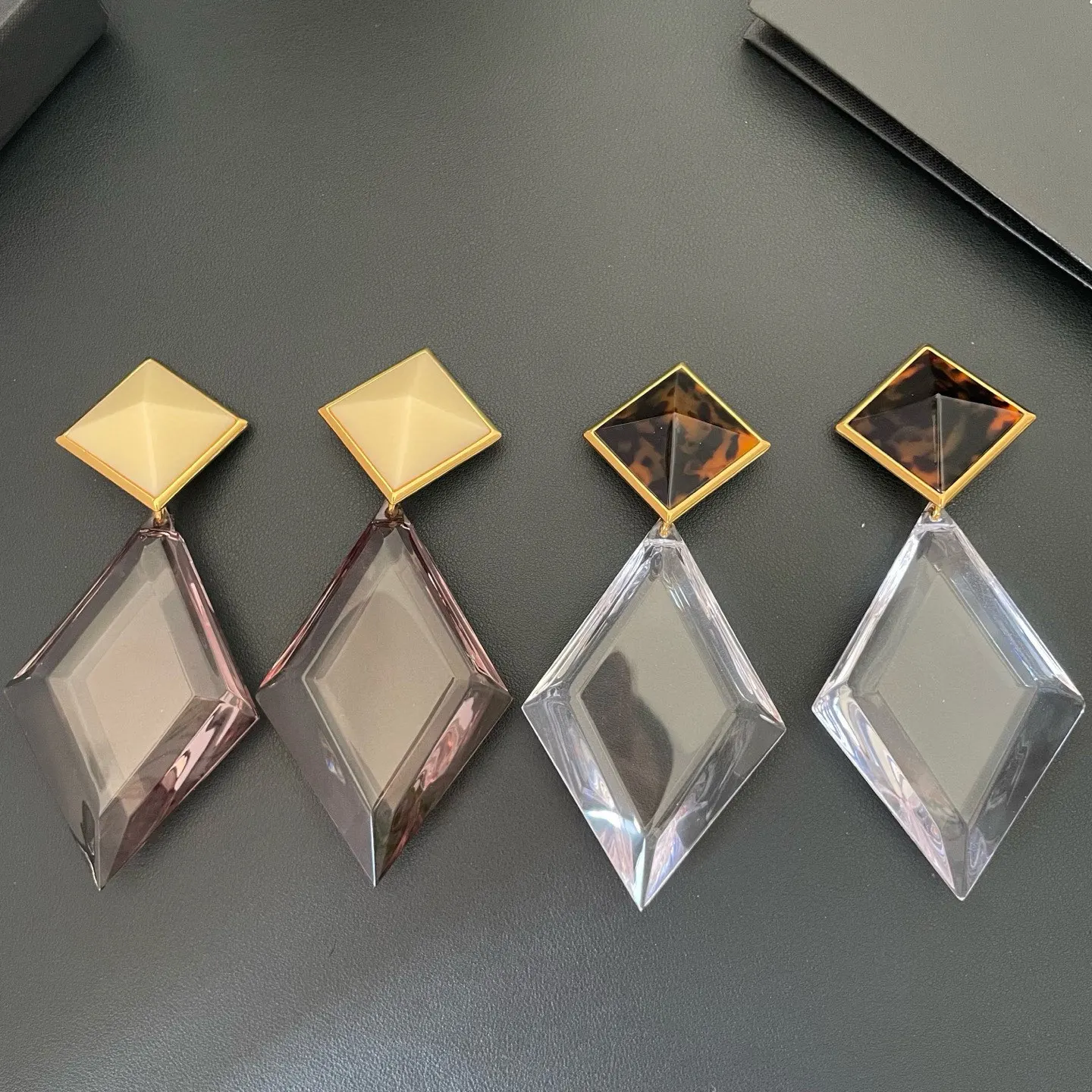 

Европа Америка Высокое качество смолы геометрический кристалл кулон серьги зажим для ушей женщина роскошный дизайнер ювелирный тренд