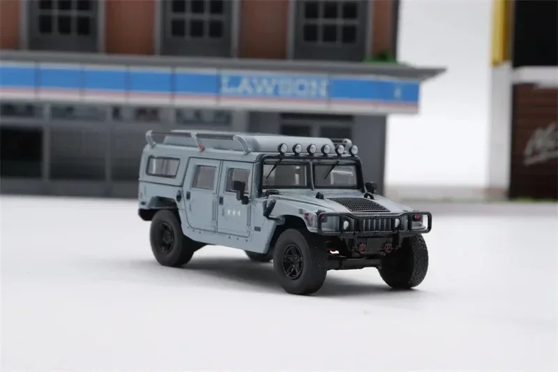 

Master 1:64 Hummer H1 Civilian Diecast Model Car