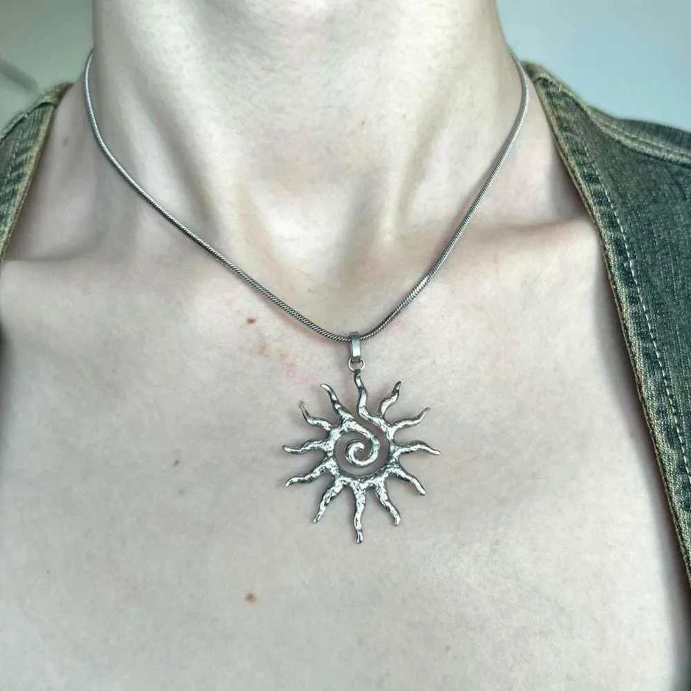 Bohemia Personality Vortex Spiral Sun Pendant Stainless Steel Snake Chain Necklace for Men Women Jewelry Daily Wear Jewelry Gift