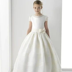 Maßgeschneiderte Blumenmädchenkleider Vintage Elfenbein Satin Perlen Top mit Schleife für Hochzeit Geburtstag Party Prinzessin Taufkleider