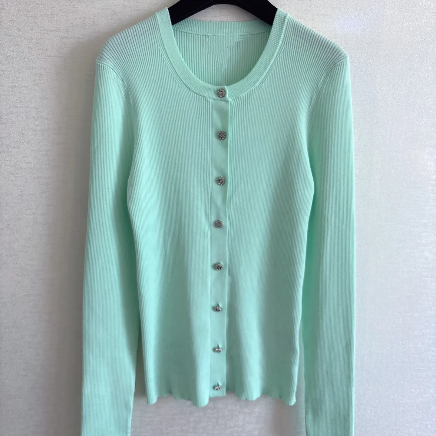 2026 Summer New Metal Buckle Decorative Round Neck Slim-fit Slimming Long-sleeved Knitted Cardigan For Women