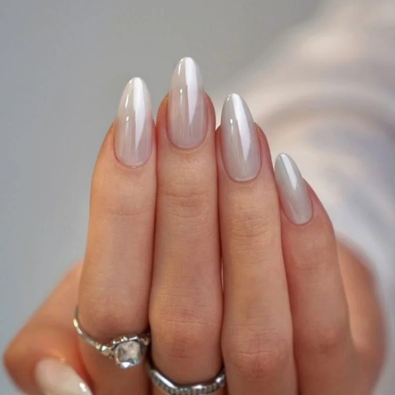 24 ชิ้นสวมใส่เล็บปลอม Simple Red Cat's Eye ความยาวกลางอัลมอนด์กดบนเล็บเคล็ดลับสีทึบเล็บเต็มรูปแบบเล็บปลอม