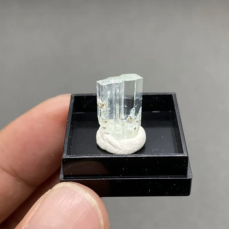 100% عينة معدنية خشنة من الزبرجد العمودي الباكستاني الطبيعي شفاء كريستال جوهرة قلادة الخرز + حجم الصندوق: 27*27*25 مللي متر