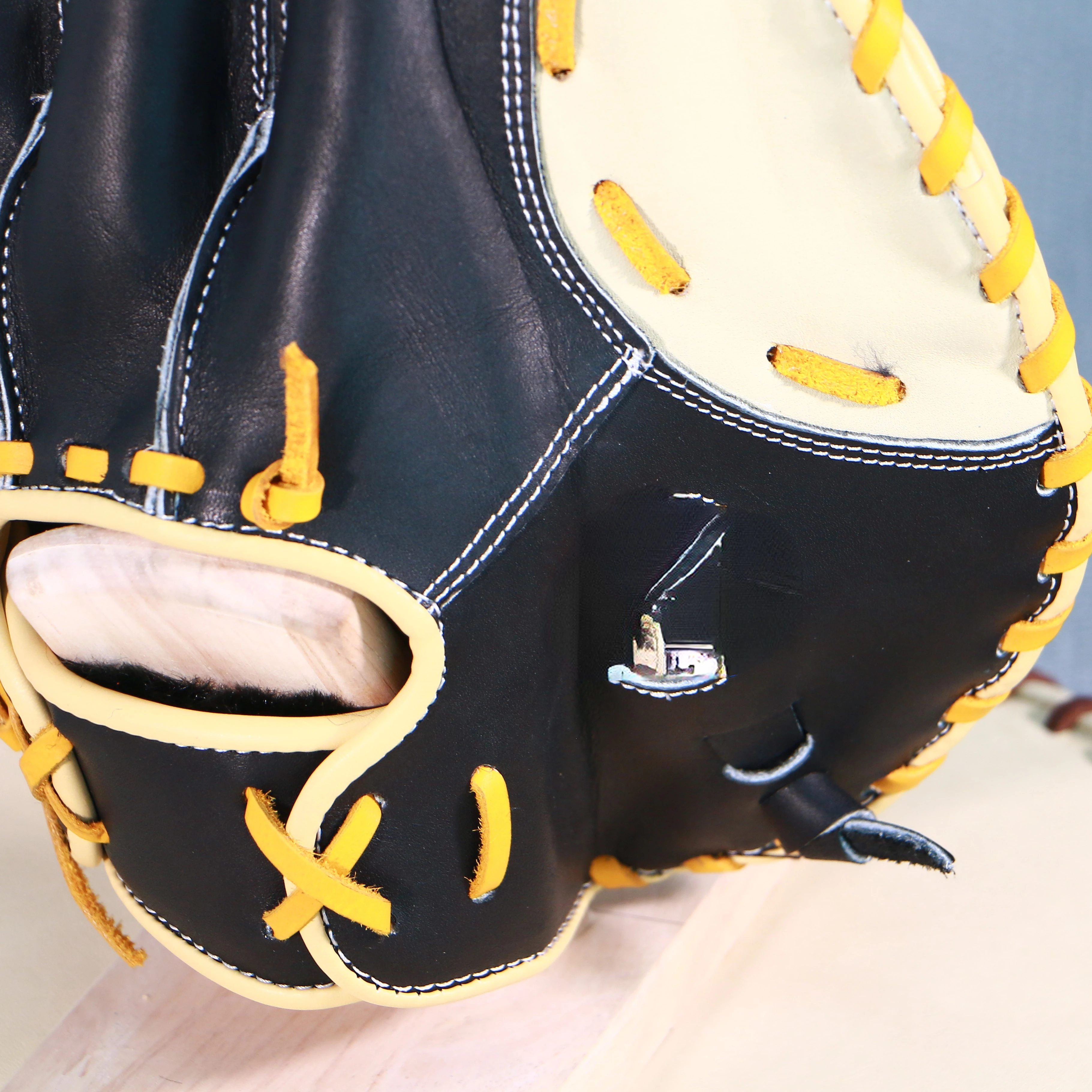 Most Popular Customized Cowhide Leather Pancake Baseball Training  Gloves