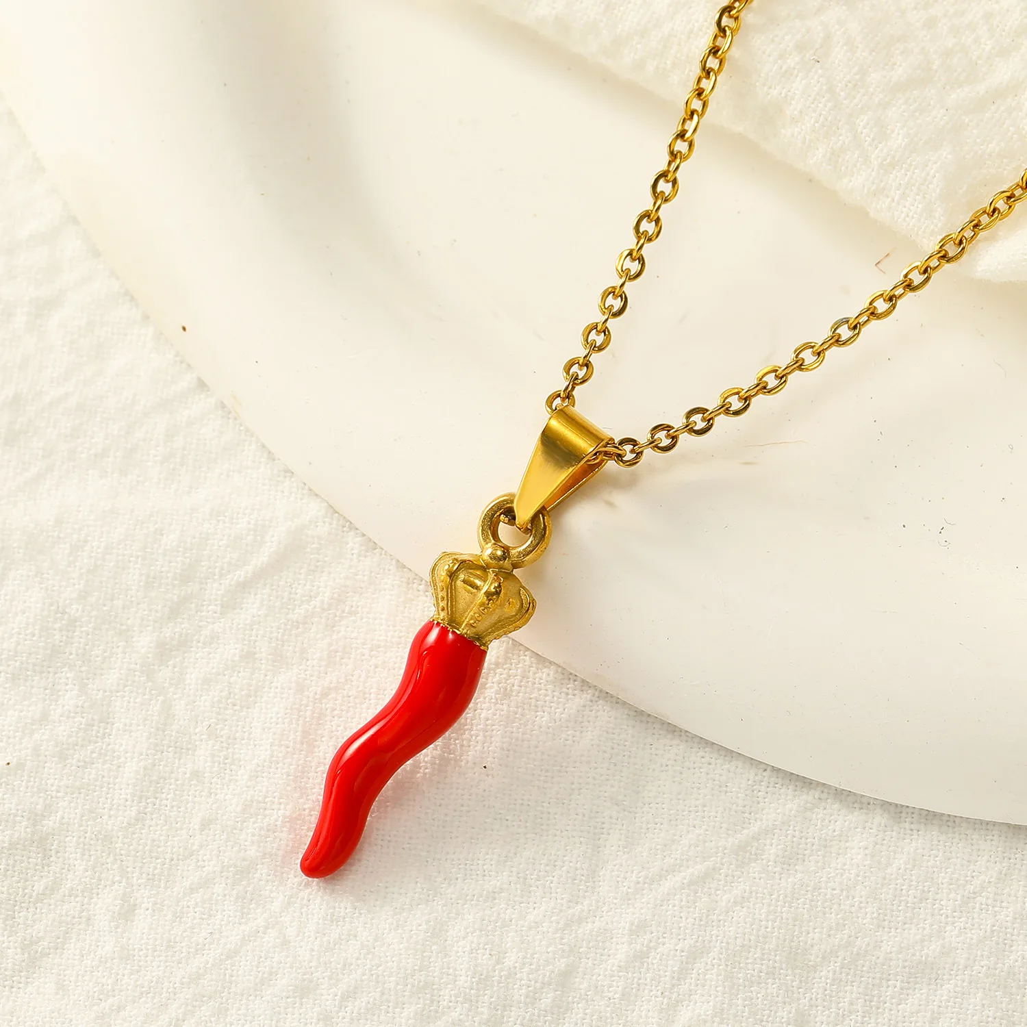 Waterproof PVD Stainless Steel Fruit Pendant Necklace for Women Red Enamel Chili Pepper Strawberry Choker Fashion Jewelry Gifts