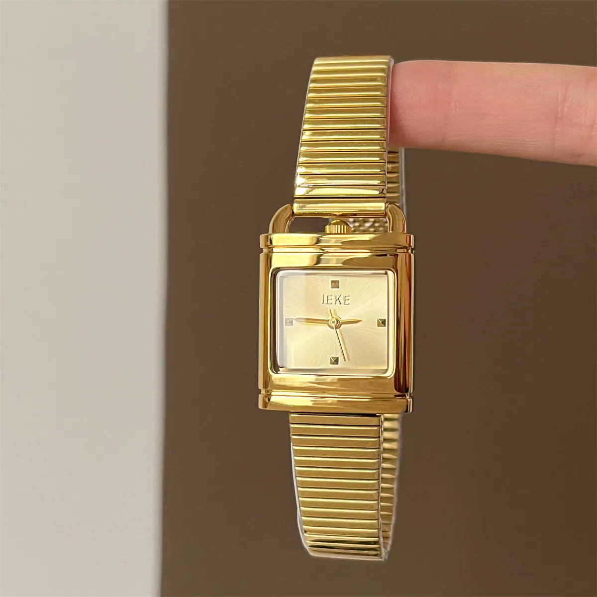 New Women'S Watch 2026 New Model, Light Luxury Vintage Leopard Print Strap Quartz Watch, Fashionable Quartz Wristwatch.