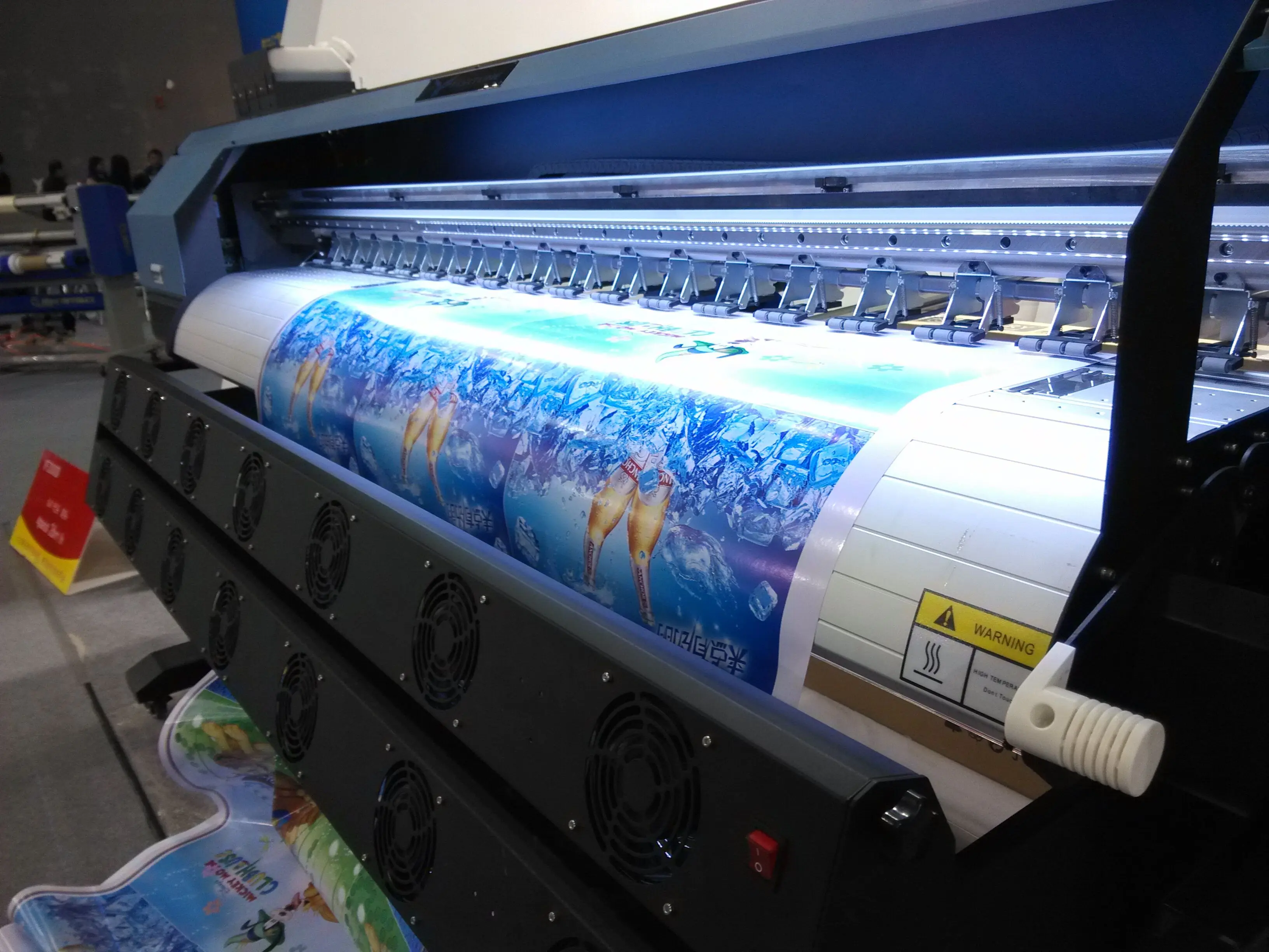 1.9M Industriële Digitale Groot Formaat Banner Printer I3200 Xp600 Eco Oplosmiddel Printer En Cutter Sticker Papier Inkjet Printer
