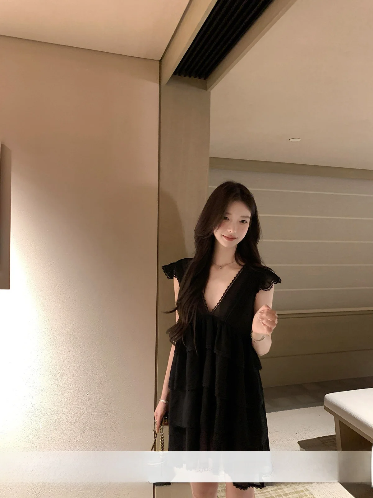 YOLI Zhang Yuli Black V-neck Strap Dress Women's Simple Short Skirt Style Commute Korean Version Polyester Fiber No Elasticity