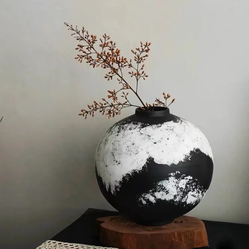

New Chinese-style Japanese-style handmade pottery pot, ink feather flower ware, silent wind ornament, model room, hotel ceramic