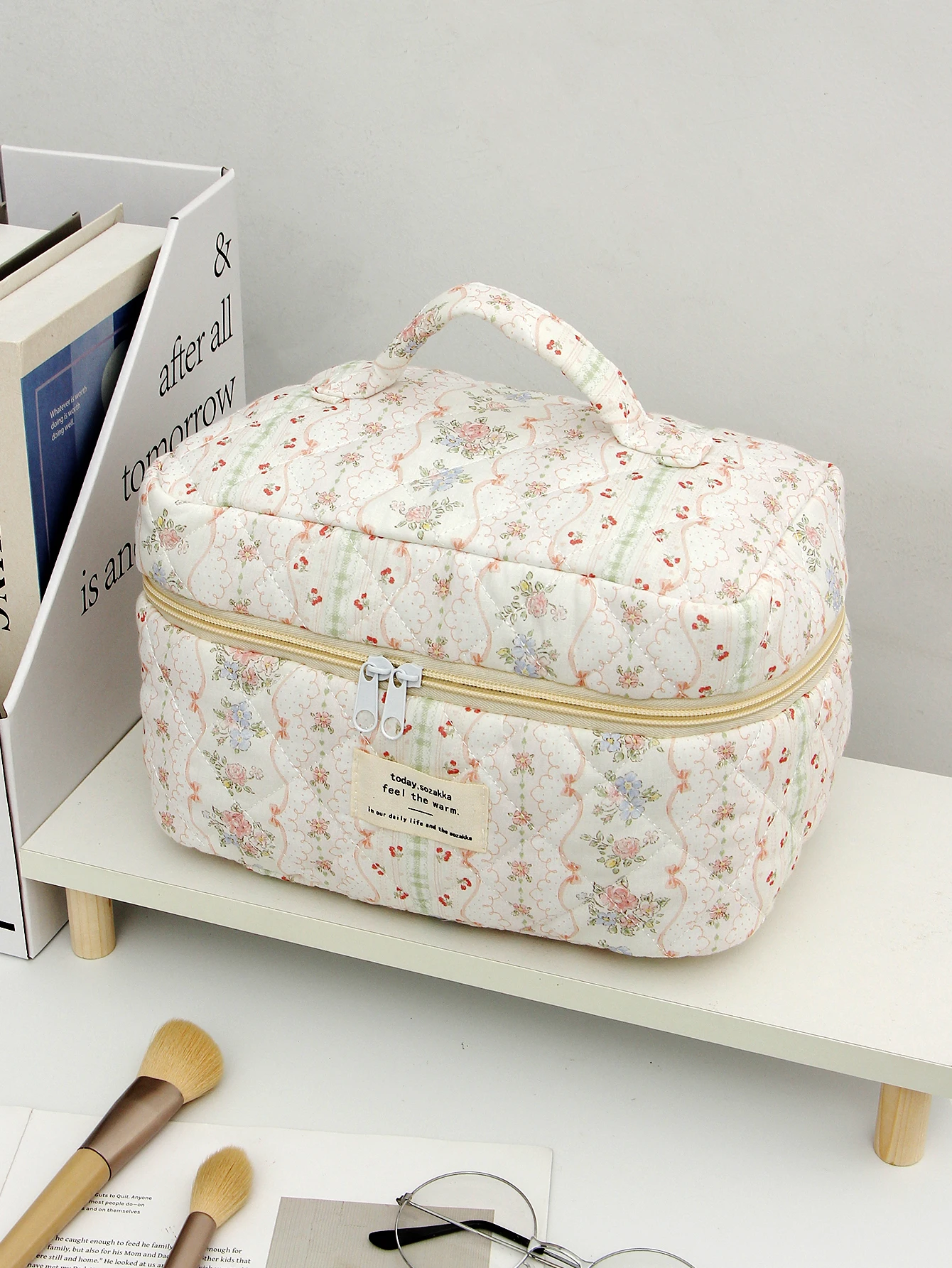 1pc/set floral  quilted makeup bag, cute large capacity makeup bag, travel essential makeup bag, multifunctional makeup bag
