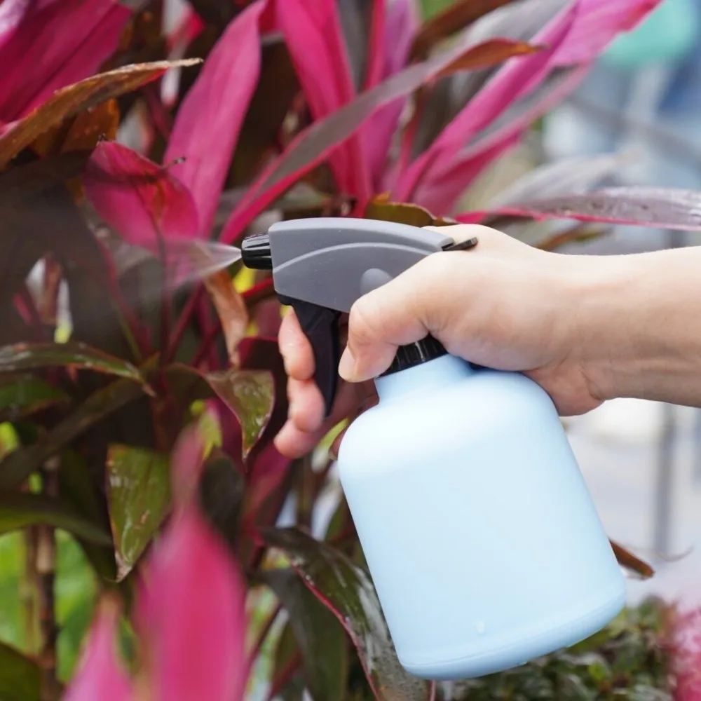 Leakproof Hand Pressure Sprayer Hand Operated Plastic Plant Spray Bottle 600ml Thickened Bottle Bottom Garden Sprayer Greenhouse