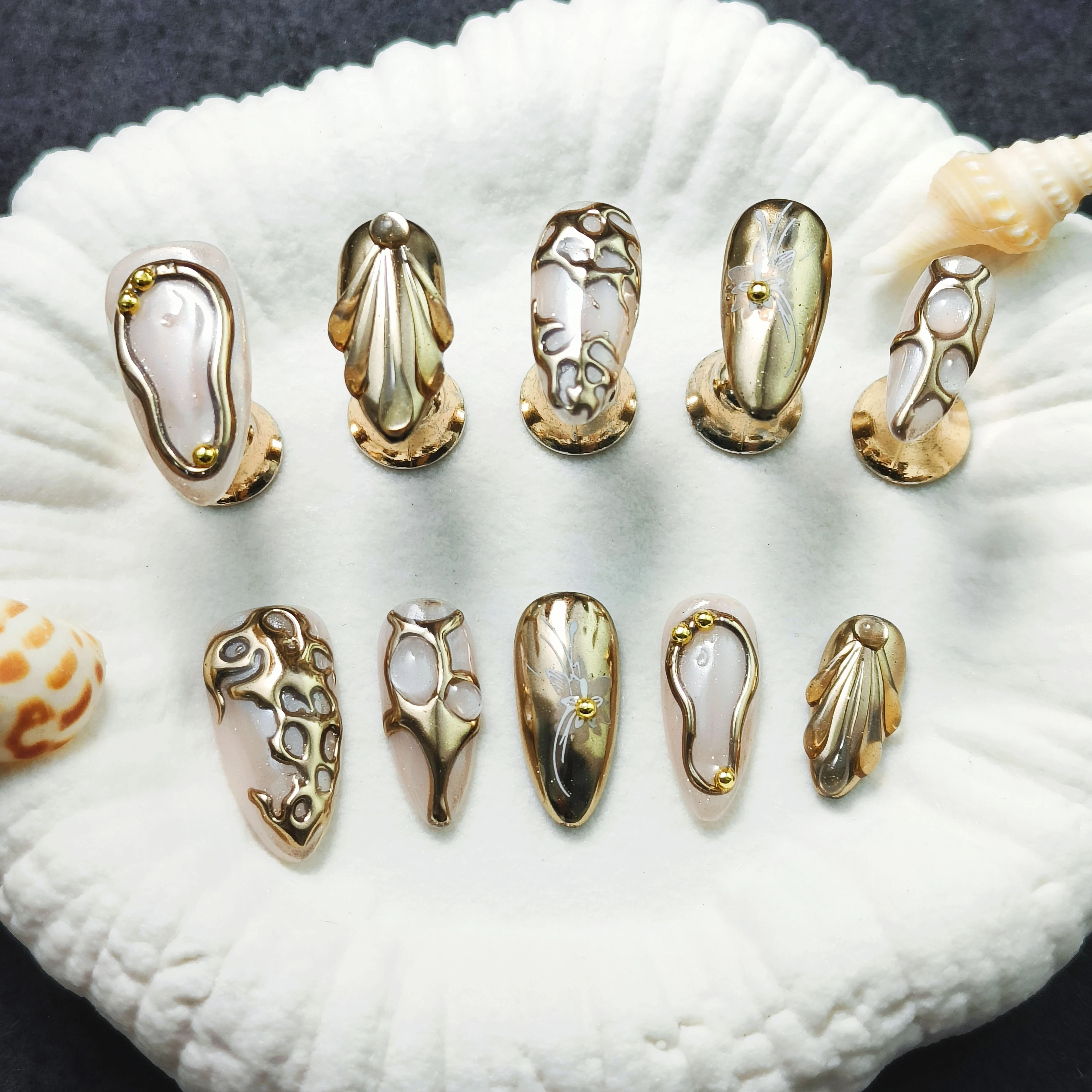 

10pcs Handmade Golden Press On Nails-Trimmed Seashell Style Art,Ocean-Inlaid Wearable Nails,Unique Metallic Seashell Art Nails