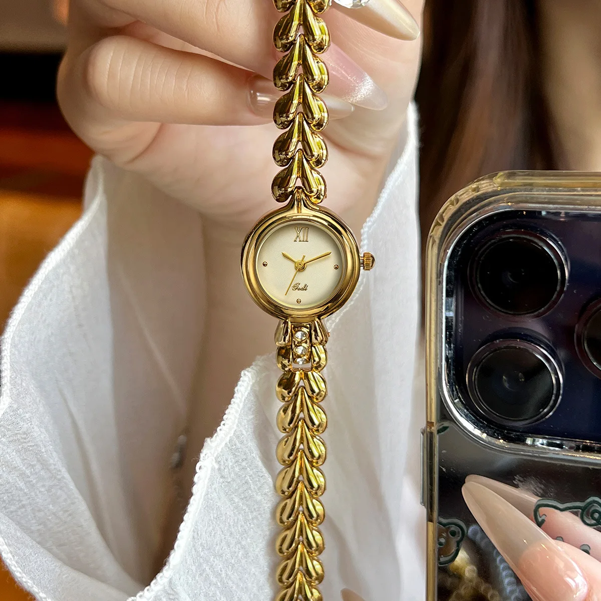 Round Student Chain Simple Temperament Medieval Watch, Fashionable and Exquisite High-end Quartz Watch