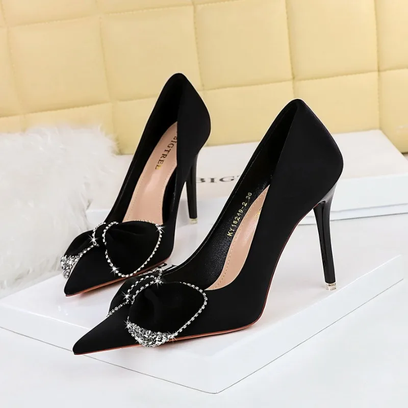 

7-10cm Women's Pumps and Heels Luxury Velvet Temperament High Heels for Woman Pointed Rhinestone Bow Banquet Women Shoes Tacones