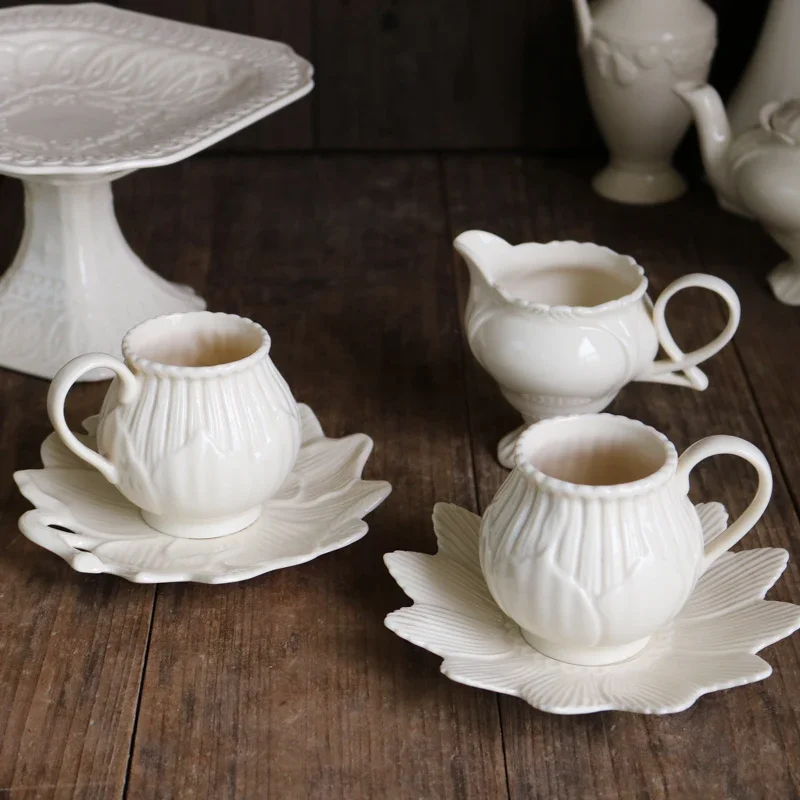 

White Vantage Coffee Mug And Saucer Creative Beautiful Ceramic Aftermoon European Tea Coffee Cups Set Fincan Kitchen Coffeeware