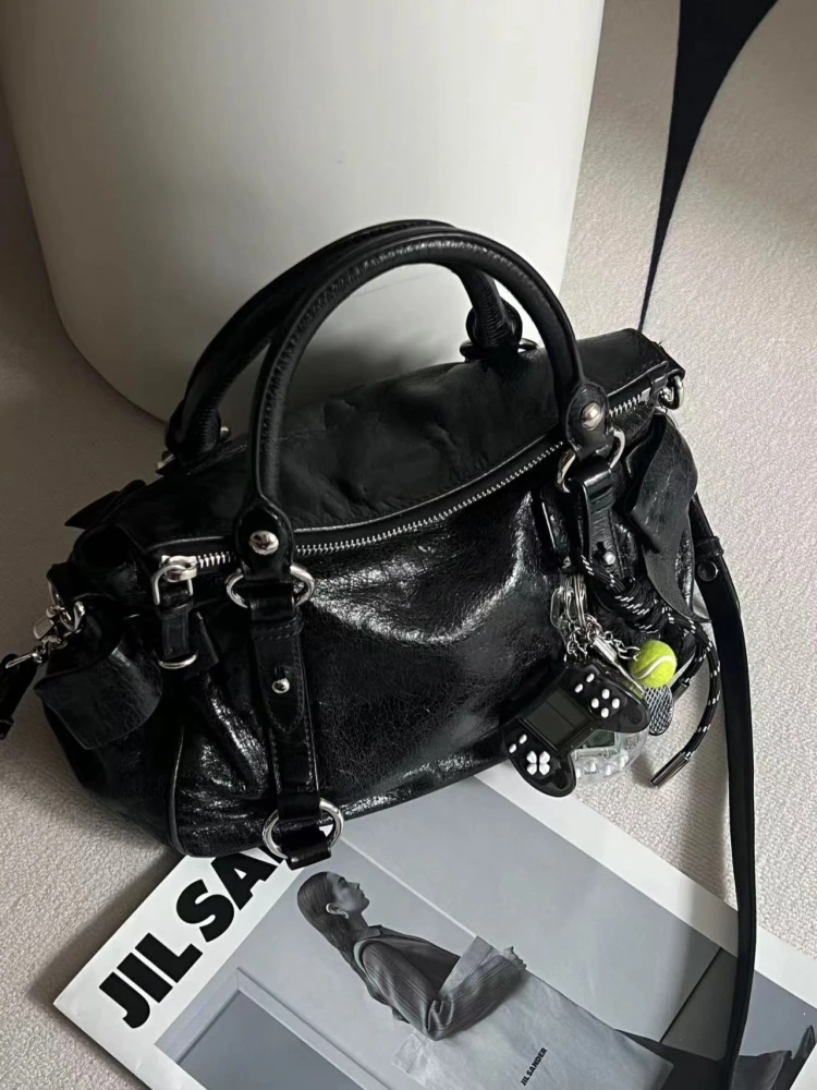 

2025 New Faion k Punk Sle Handbag Large Capaci Motorcycle Bag Crossbody Bag Vintage High End Sensation Bag