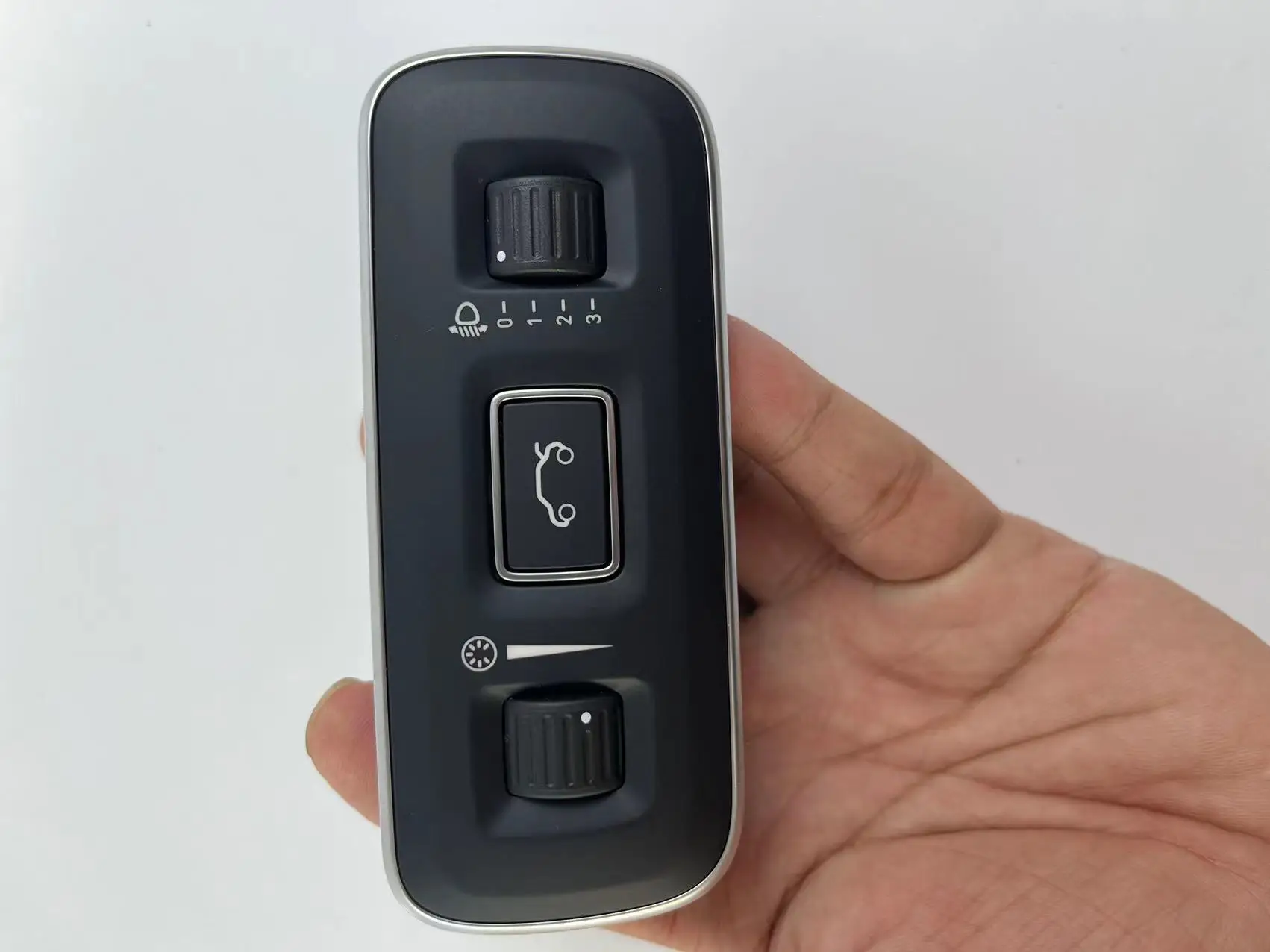 Ambient light control module suitable for 01 02 03 09 automobile tailgate switch