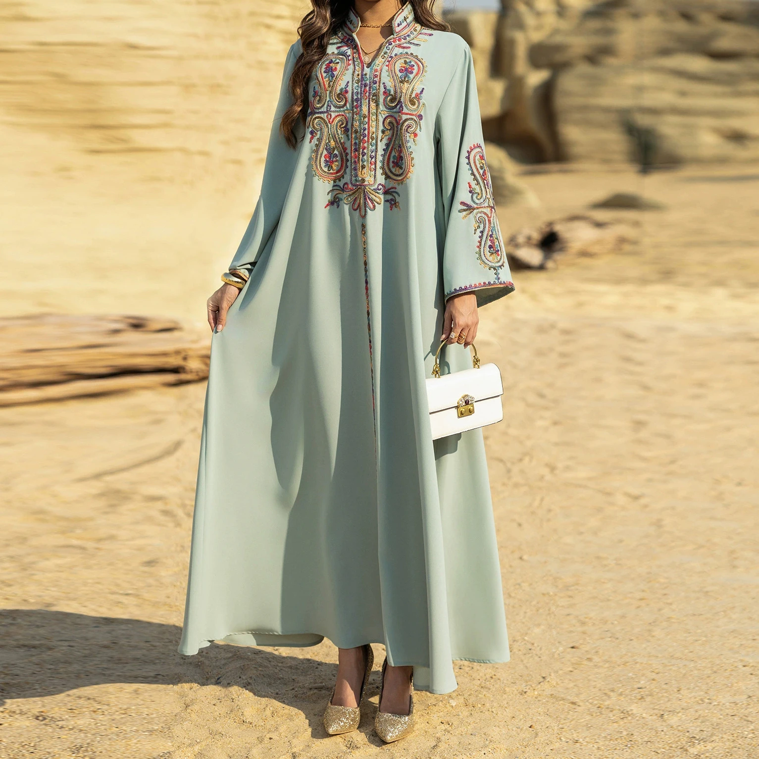 

Muslim clothing women's long-sleeved robe embroidery rope embroidery Middle East foreign trade dress-GZXX557