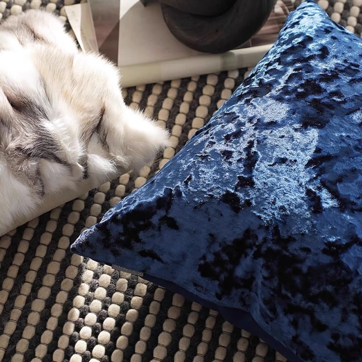 

2Pcs Luxury Velvet Pillowcase,High Grade Sofa Bed Head Pillowcase,Hidden Zipper,Easy Install,Home Decoration,Without Pillow Core