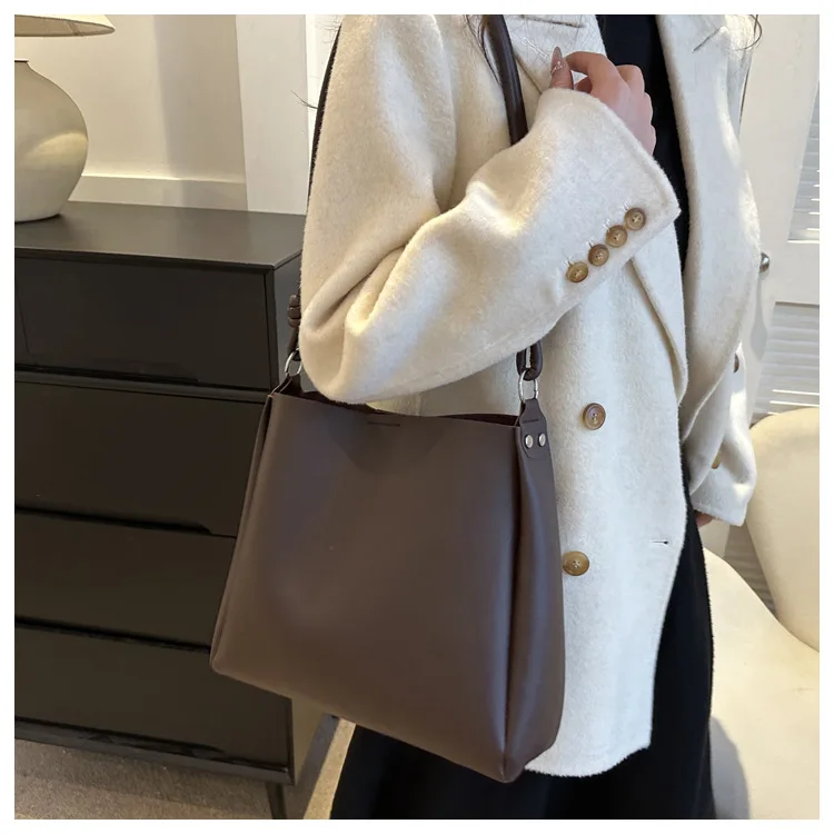 Koreanische Version der Pendler-Tasche mit großer Kapazität für Damen, Leder-Umhängetasche für Frauen, einfarbige Tragetaschen – Detail 19