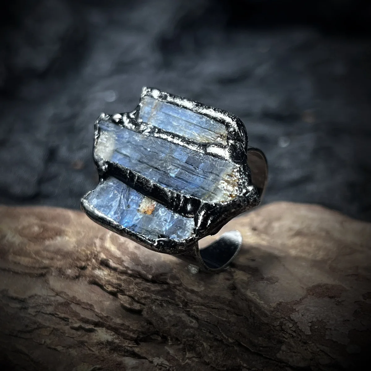 

YEEVAA Irregular combination of Three kyanite Raw Stone Adjustable Open Ring Healing Gemstone Handmade Jewelry Gift