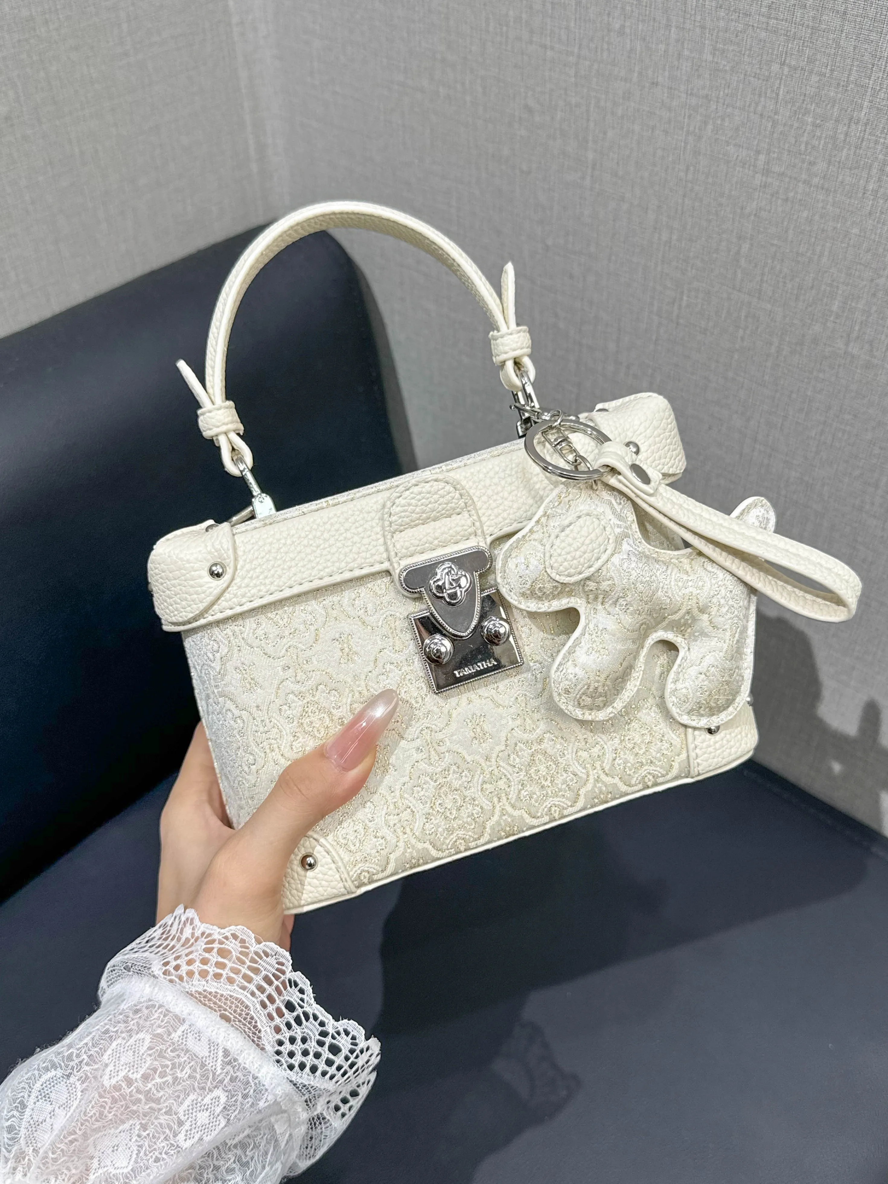 amiciyah-women's-embroidered-box-handbag-fashion-luxury-2026-new-crossbody-handbag-stylish-youthful-pure-color-leather-bag