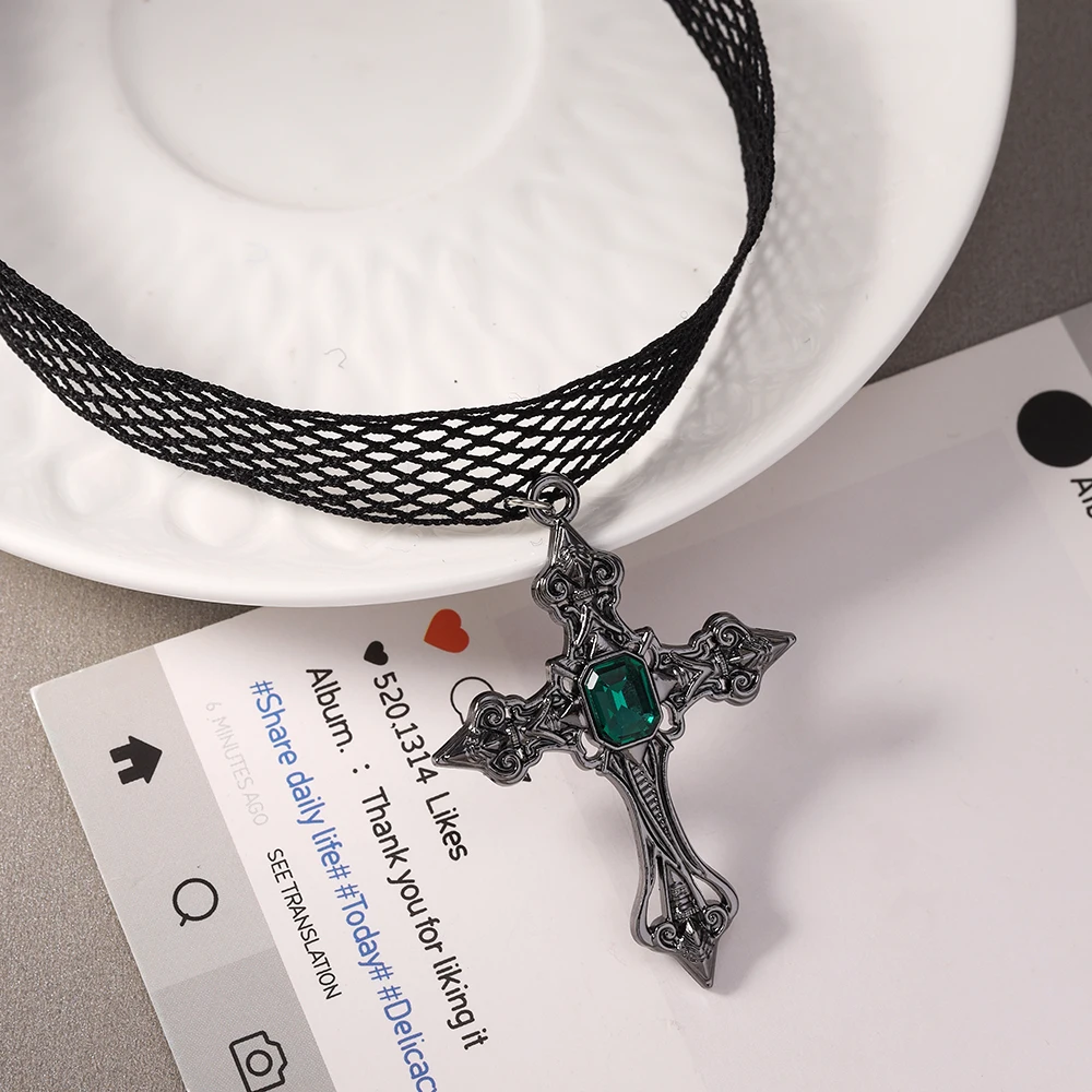 Aihua Victoria Schwarze Kreuz-Halskette für Frauen Punk Ästhetik Neo-Gothic Spitzenhalskette Choker Grunge Schmuck Geschenke – Detail 9