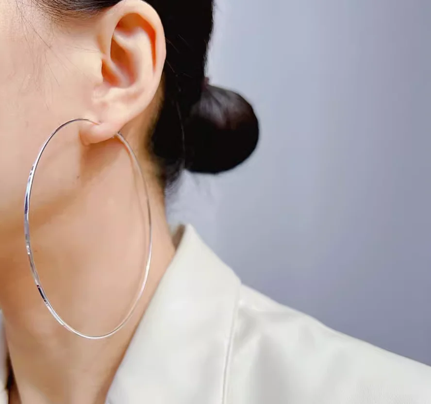 

Ультратонкие и сверхлегкие серебряные большие круглые серьги в европейском и американском стиле, преувеличенные круглые серьги для ночного клуба, диско-уши