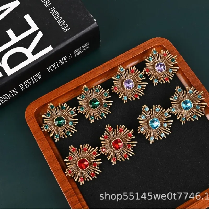Qingdao medieval earrings 925 new Vintage stud earrings inlaid with glass multi-layer Russian gold light luxury retro