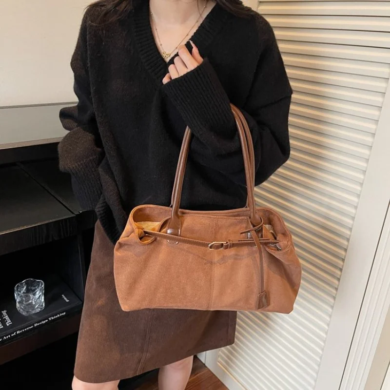 

Superior Ladies Crossbody-Bag Made Of Goatskin Leather Boasting High-End Krakow Vintage Neat Spacious Style​