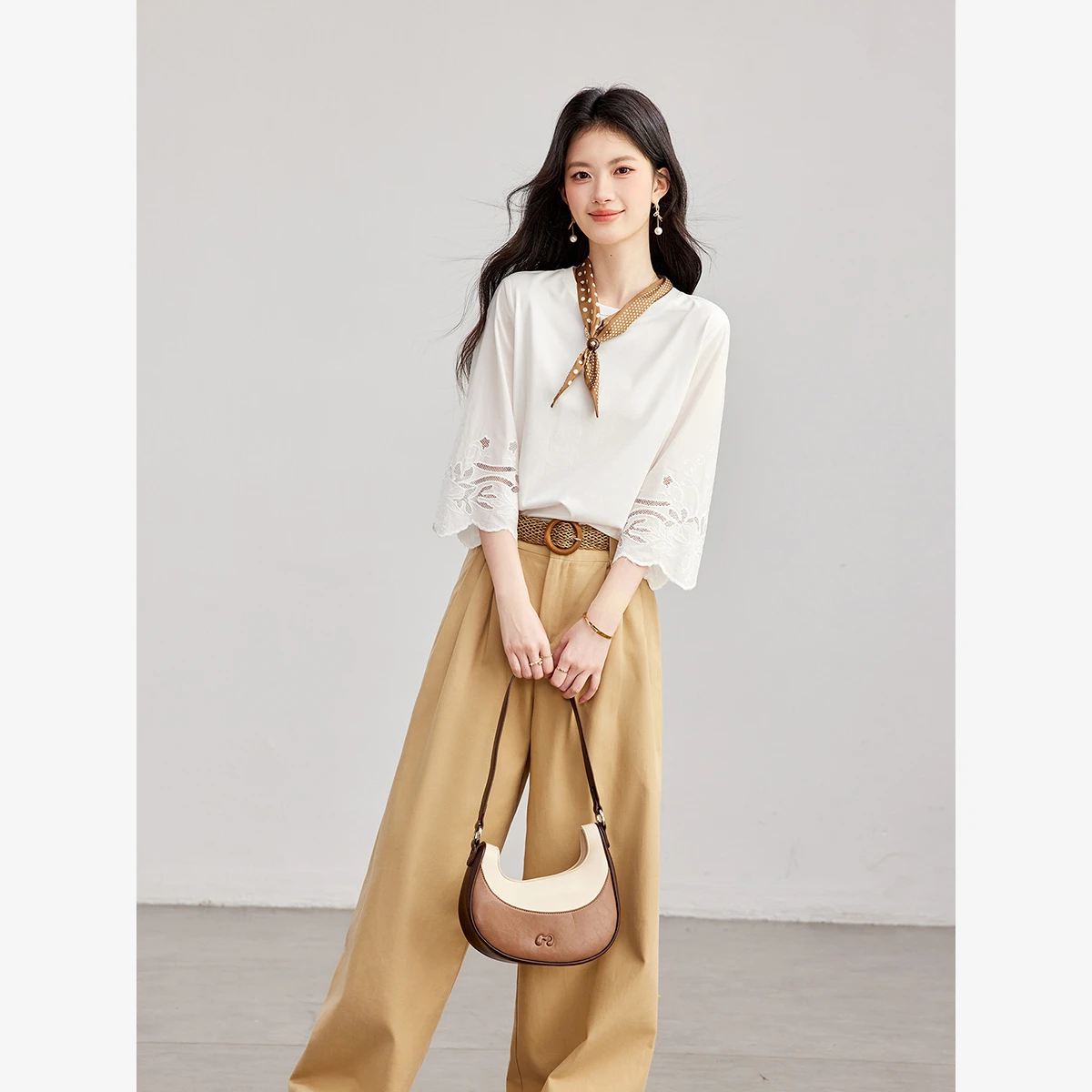 VIMLY White Round Neck T-shirt for Women 2026 Fall Vacation Style Hollow-out Embroidered Straight Flared Sleeve Top Ladies A6812