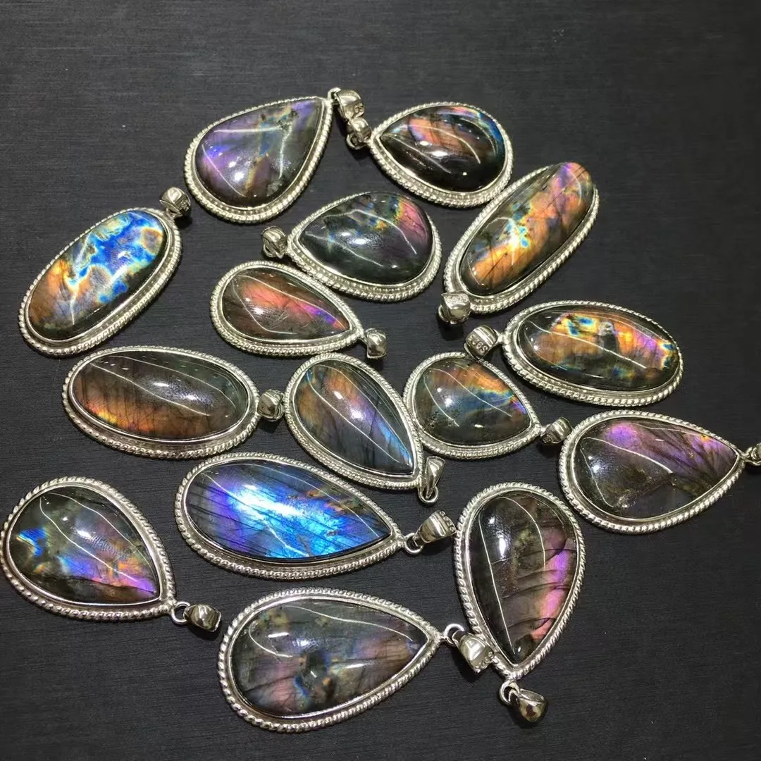 

Unit One Piece 925 Silver With Natural Rainbow Flash Labradorite Crystal Gemstone Neckalce Pendant
