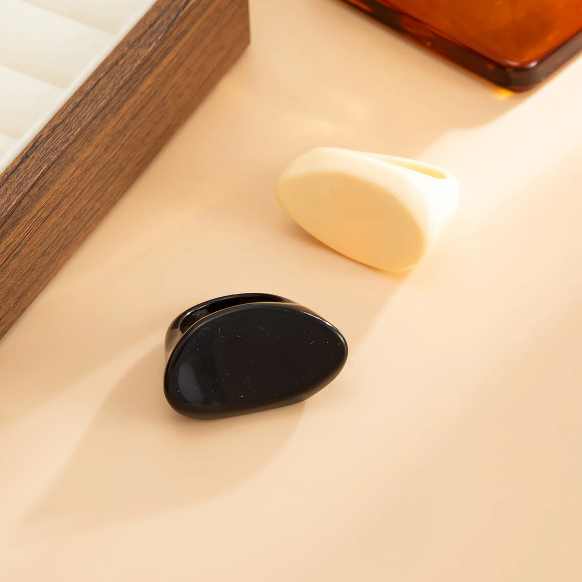 SHIXIN بسيط الأسود والبيج مكتنزة الراتنج الاكريليك خواتم للنساء الرجعية هندسية غير النظامية المفصل خاتم اكسسوارات #6