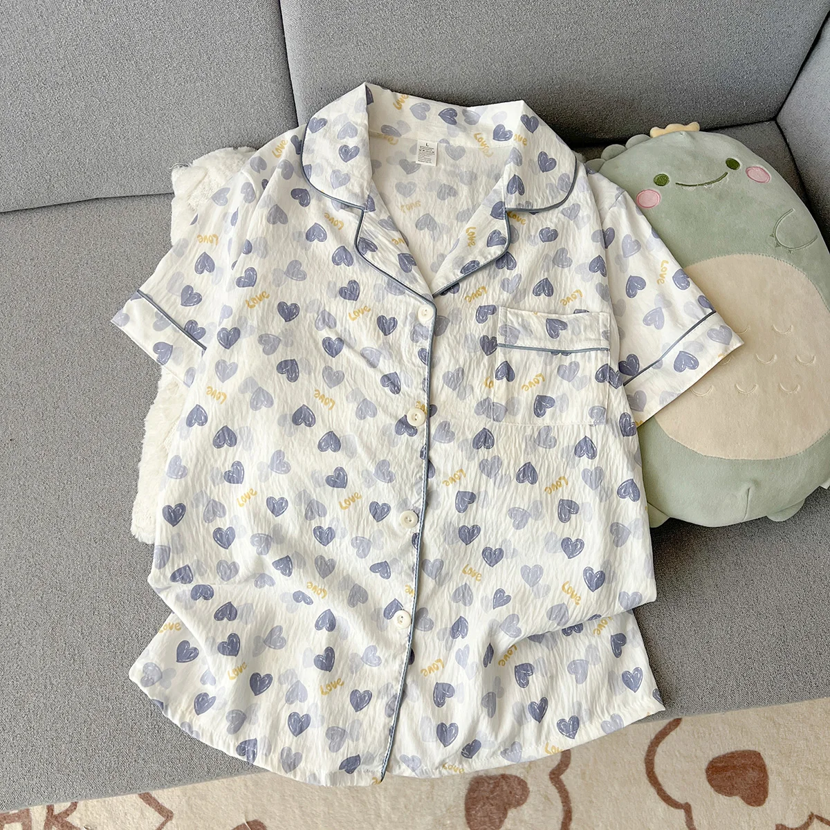 Women's Summer Thin Pajamas with Heart-Shaped Pattern, Short-Sleeved Shorts, Sweet and Cute, Can Be Worn Outside in Summer, Two-Piece Home Wear Set view 3