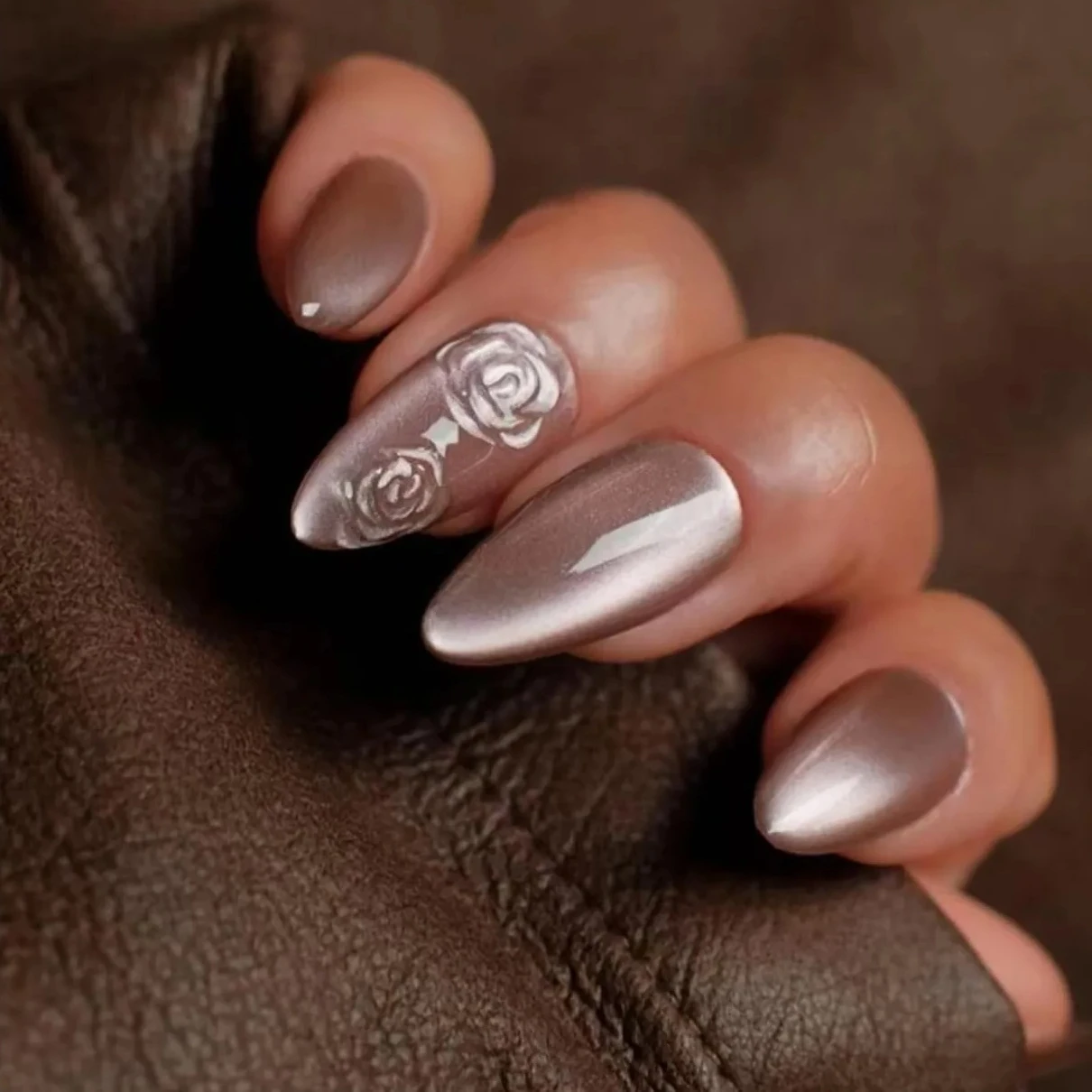 Eenvoudige witte glitterpoeder vlinder lange puntige kunstnagels Art Cat Eye amandel nepnagels ballet druk op nagels manicure tool