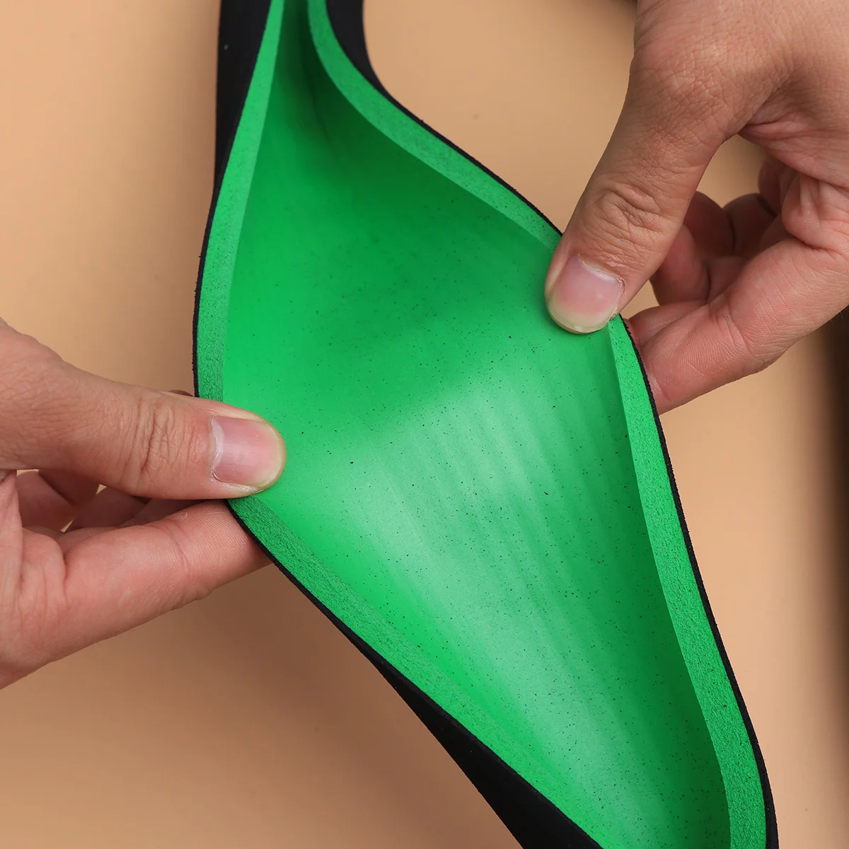 

38Cm Universal Cover Anti-Slip Elastic Car Steering Protector Stretch-On Design For Suv Sedan Pvc Steering Wheel Cover