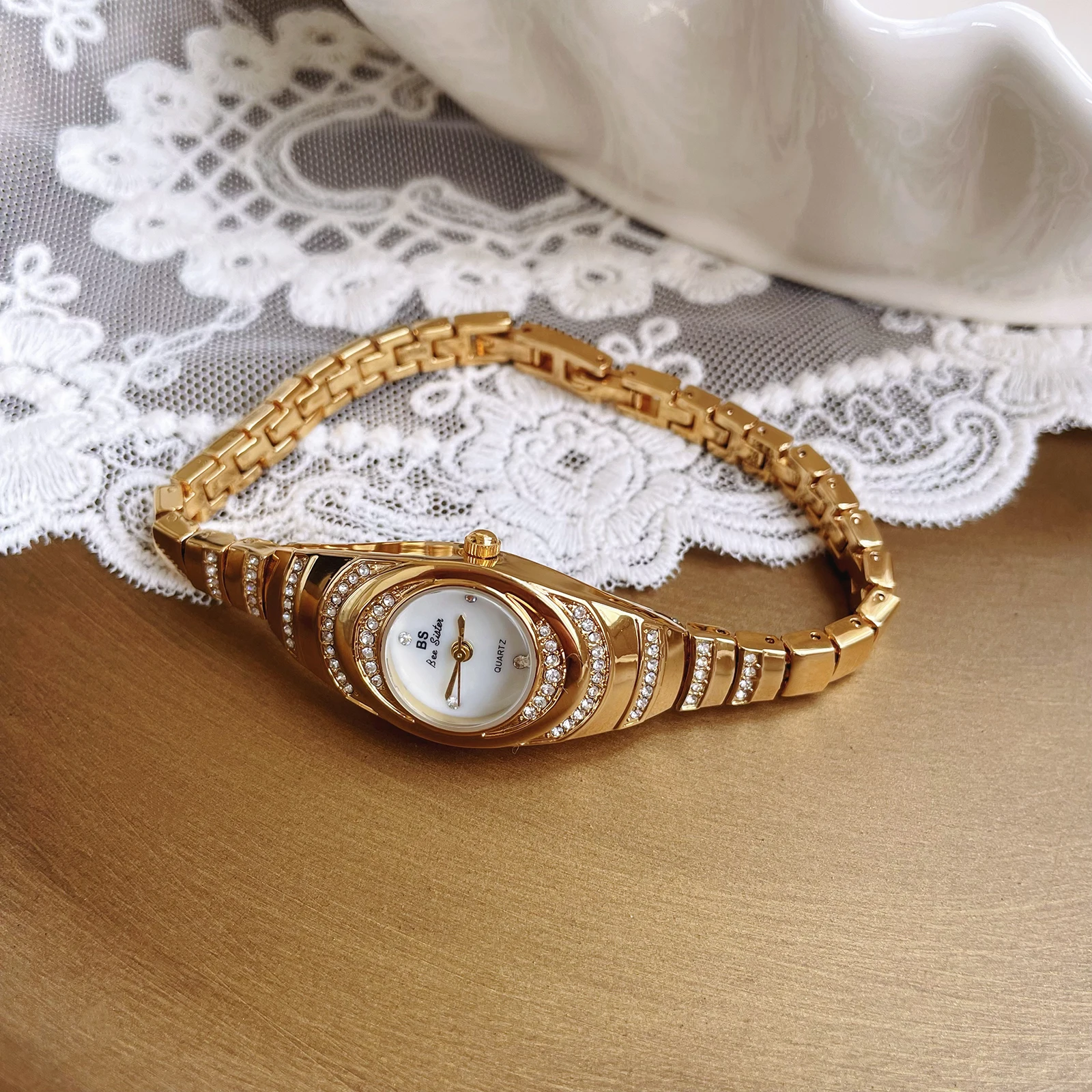 Luxurious golden small dial watch for women, high-quality stainless steel quartz watch, fashionable lady surprise birthday gift
