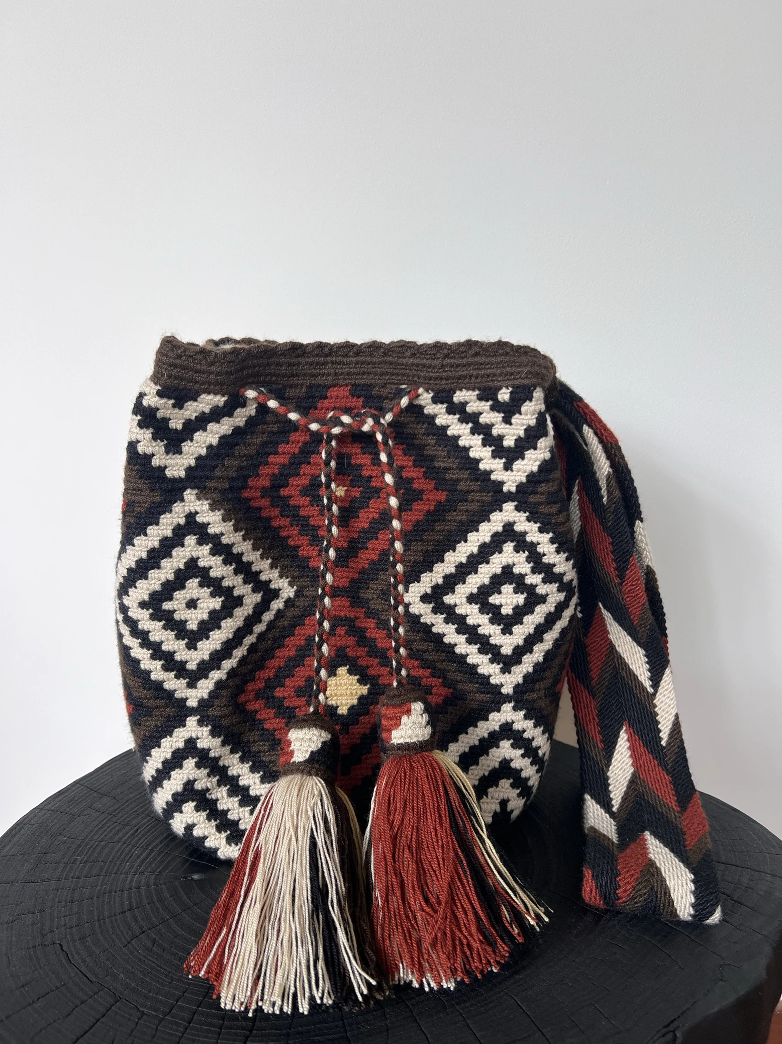 

Large Wayuu Handwoven Buet Bag Crossbody South America Casual Simple Sle ex Embroidered Bag Zipper Closure