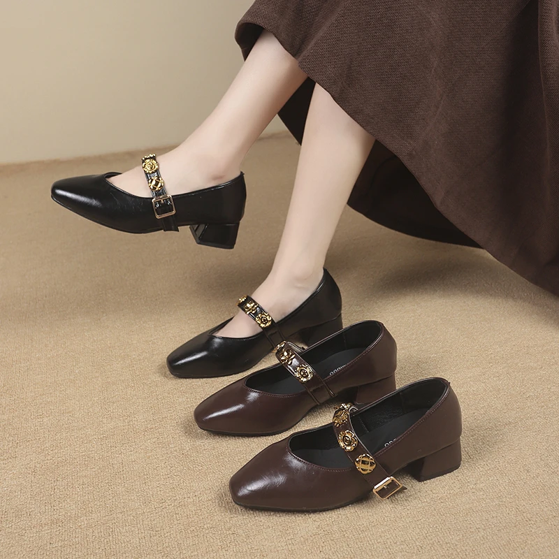 حذاء فردي بإبزيم معدني وحزام واحد، حذاء جديد بمقدمة مربعة وفم ضحل وكعب منخفض للخريف