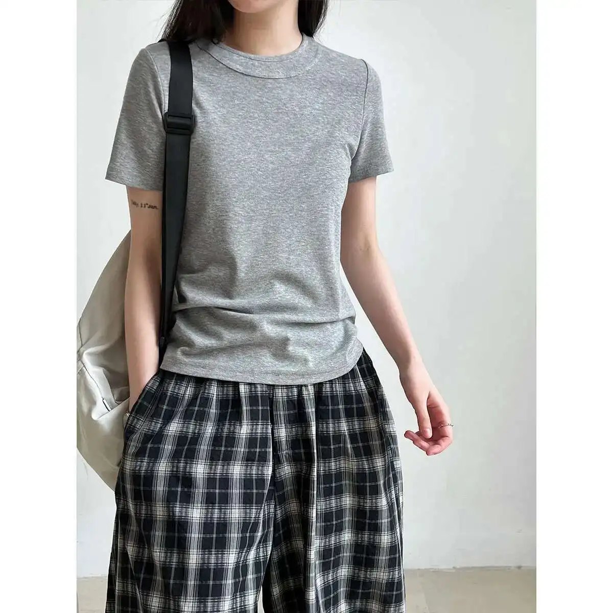 

Casual Simple Solid Color Shoulder Short Sleeved T-shirt for Women 2025 Summer Versatile Design Sense Collar Casual Top 2896