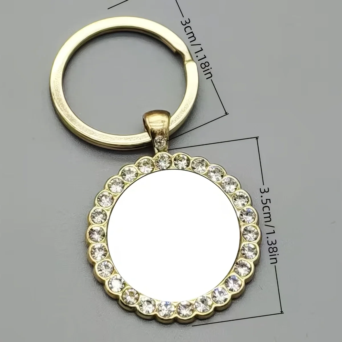 This 1-piece Yin Yang Dragon Time Gem Keychain is perfect as a gift for Christmas, birthdays, or to family and friends.