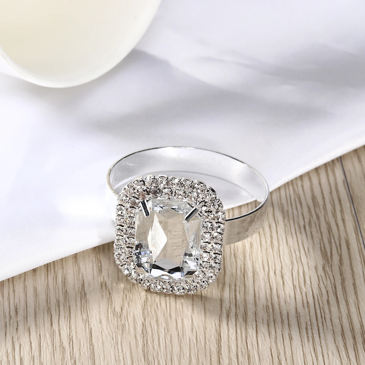 

12pcs Napkin Rings Wedding Banquet Dinner Decoration Silver 5X4Cm Acrylic Zinc Alloy Bridal Shower Engagement Party Corporate