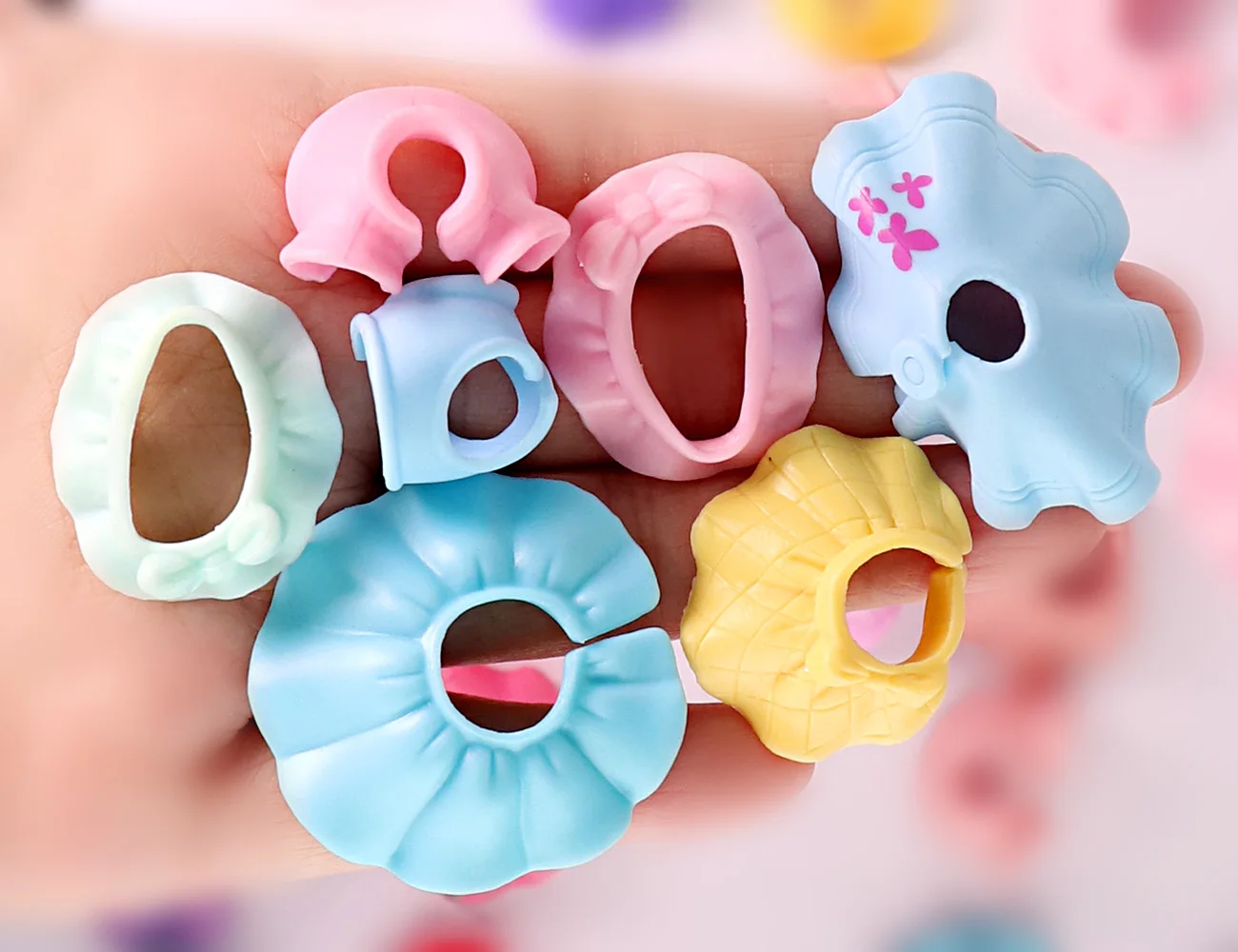 Pet Shop Mini Littlest Zubehör Zufällige 15-teilige Kleidung Outfit Halskette Halsbänder Knochen Hut Schal für Katzen und Hunde