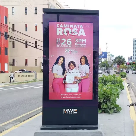 ملصق رقمي لشاشة LCD قائم على الأرض مقاوم للماء وقابل للتخصيص لاستخدام مركز التسوق مع الوكالة