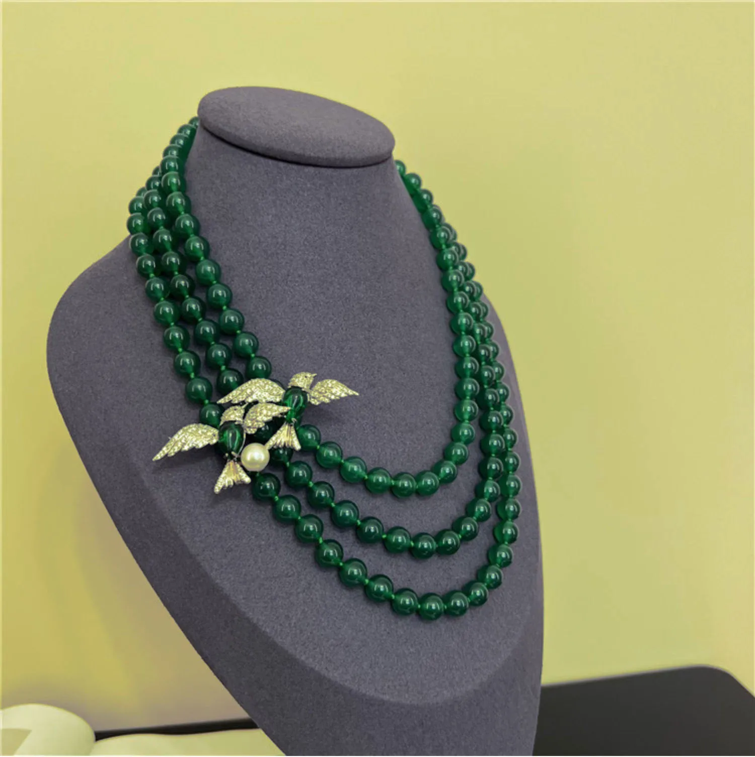 

18-20'' 3 Rows Green Round Agate With Double Bird Brooch Necklace