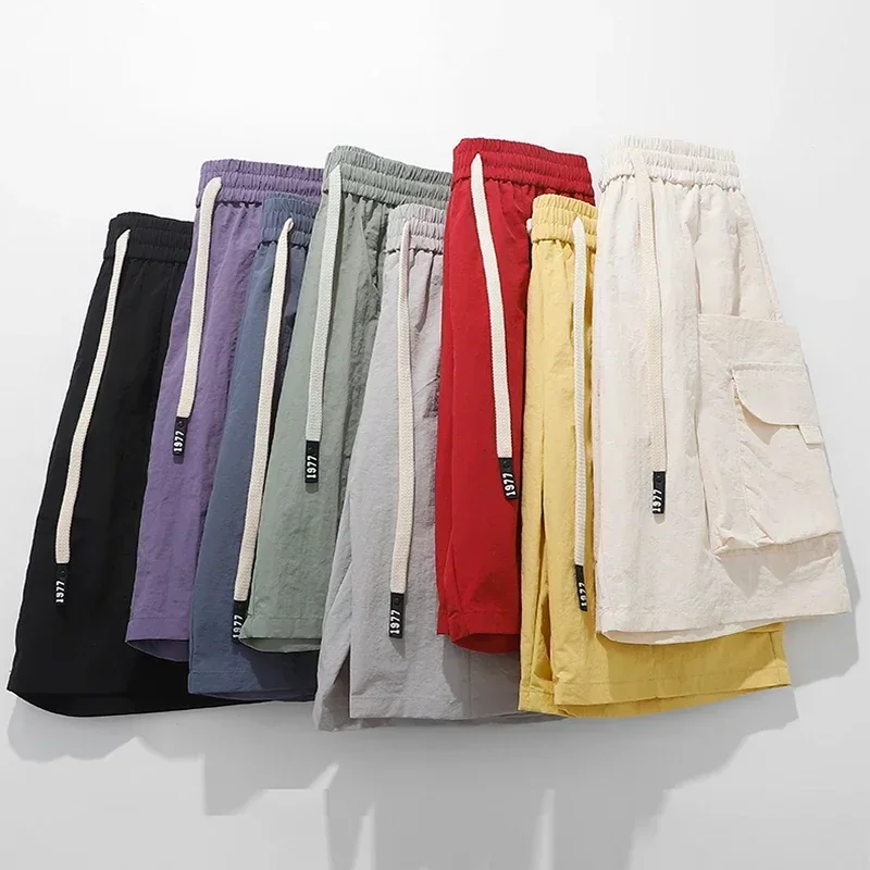 กางเกงขาสั้นผ้าไอซ์ซิลค์แห้งเร็วสำหรับผู้ชายสินค้าใหม่อเนกประสงค์สีพื้นทันสมัยและทันสมัยสำหรับฤดูร้อน